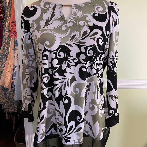 Patterned Blouse - Picture 4 of 7